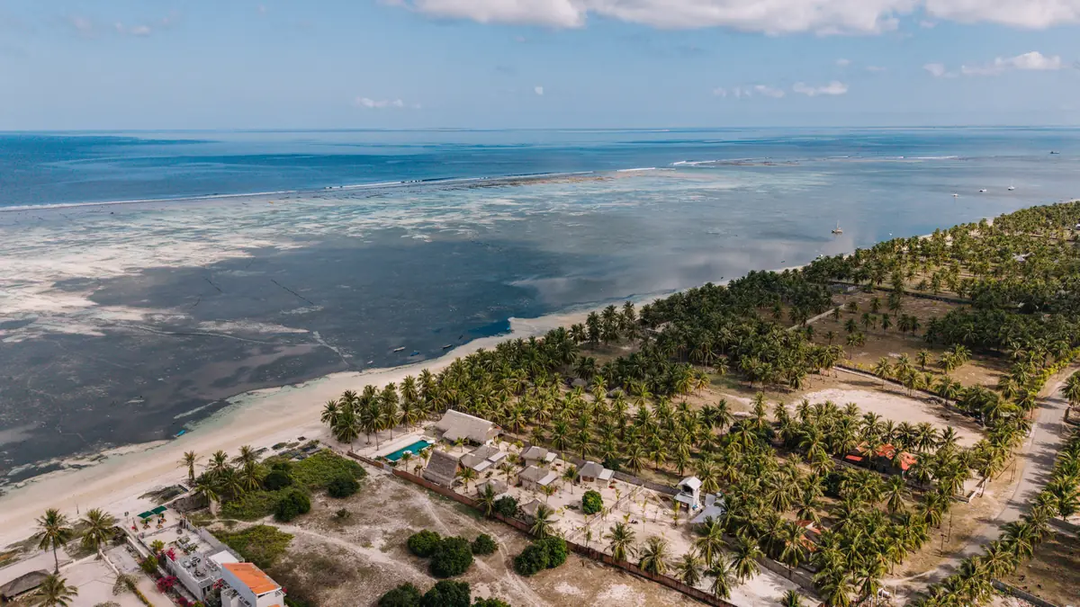 The West Rote coastline and reef, Villa Dolarosa near the shore